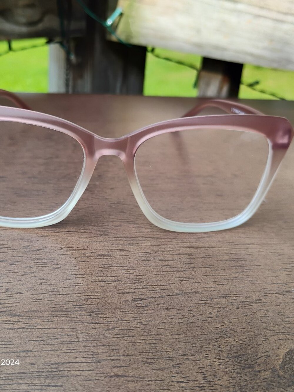 Betsey Johnson translucent rose ombre plastic reading glasses +2.50 magnificat'n